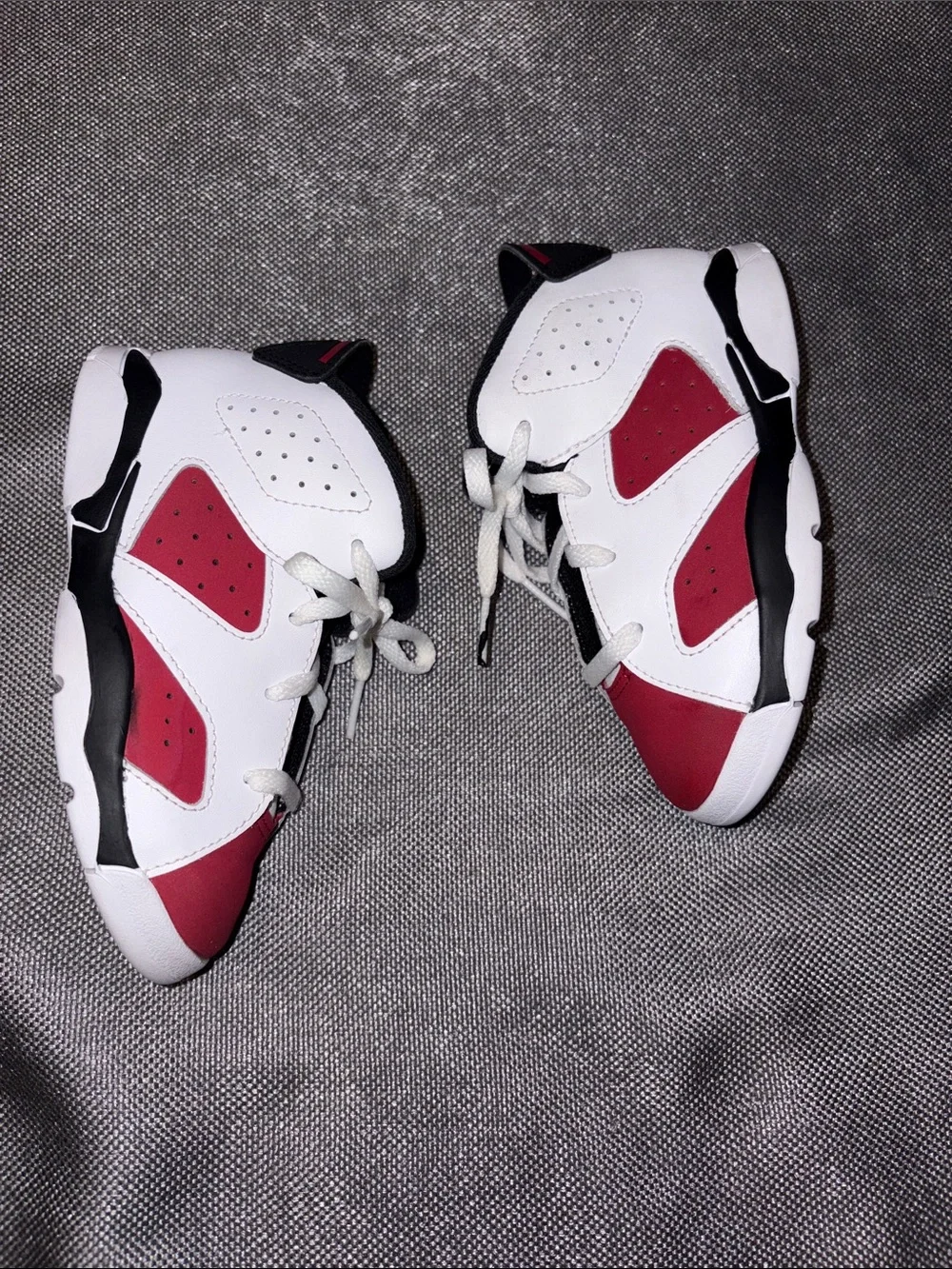 Jordan Retro 6s Carmines size 9c
